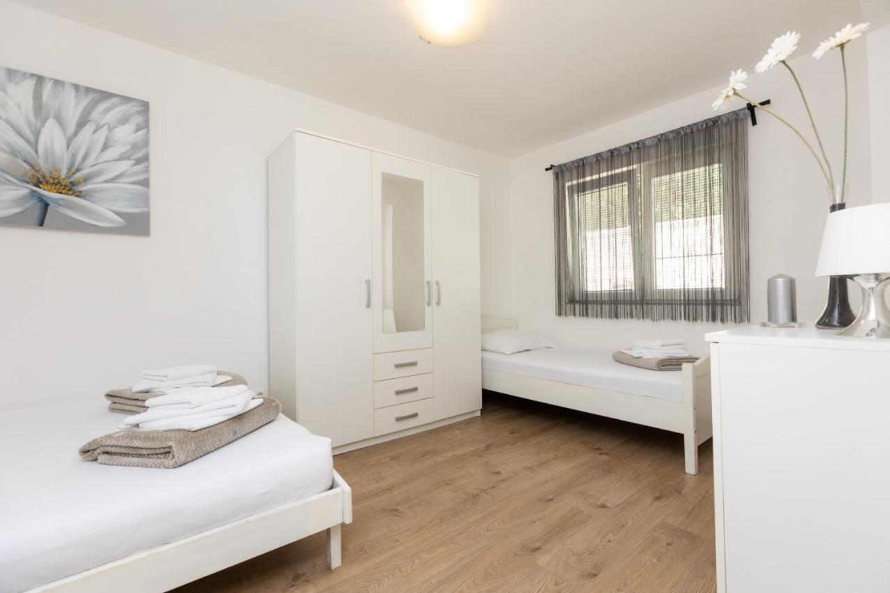 Sea Sound Apartments Rea Sveti Filip i Jakov Exteriér fotografie